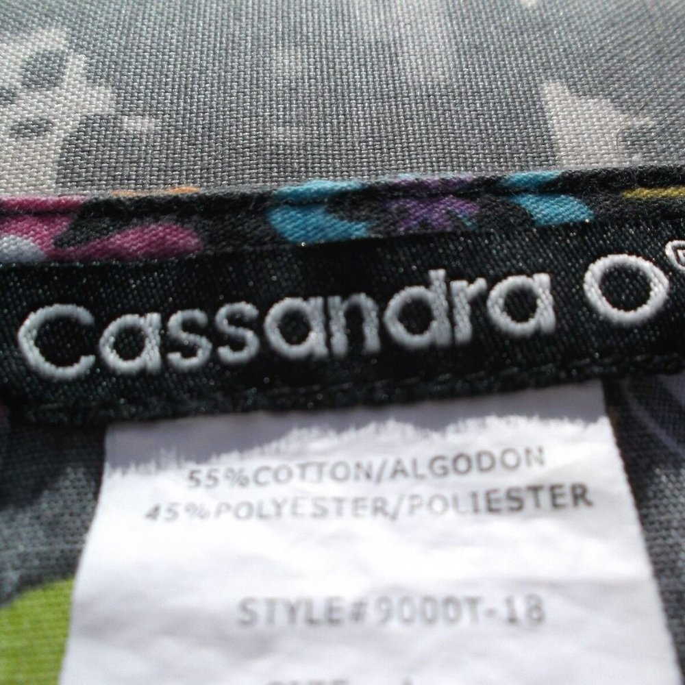 CASSANDRA O BLACK MULTI COLORED FLOWER & BUTTERFLY DESIGN LG SCRUB TOP IG 2119 - Picture 3 of 12